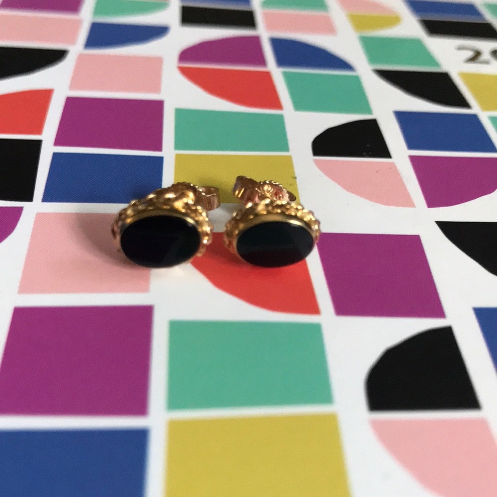 Solid 14K Yellow Gold Natural Black Onyx Stud Earrings. 1.3g combined.